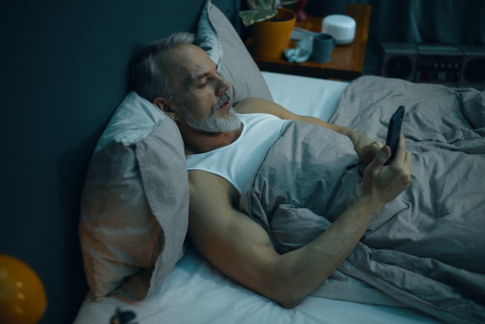 jak praca zmianowa wpływa na sen osób starszych